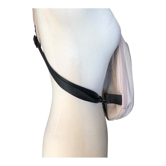 PUMA NWT Myraid Adjustable Multi Compartments Sling Bag Crossbody Fanny Pack - Picture 9 of 15